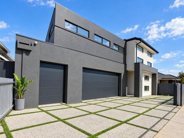 Elegant Family Living in a Stunning Custom Built Residence!