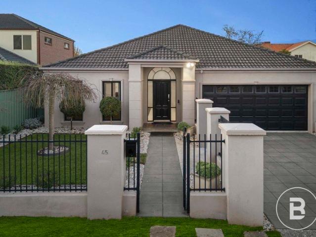 ELEGANT FAMILY LIVING IN PRESTIGIOUS LAKE GARDENS
