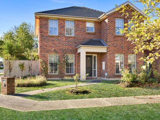 Elegant Family Living in Prestigious Lake Gardens