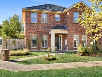 Elegant Family Living in Prestigious Lake Gardens