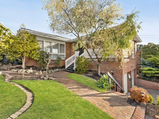 Elegant Family Living in The Golden Mile