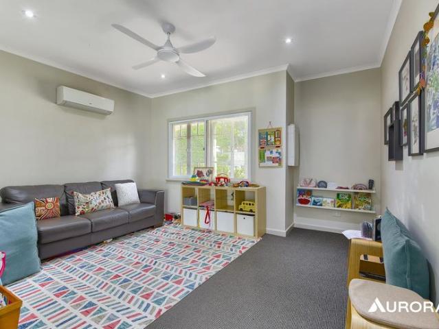 Elegant Family Living in the Kedron Avenues