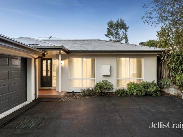 Elegant Family Living with a North Facing Backyard