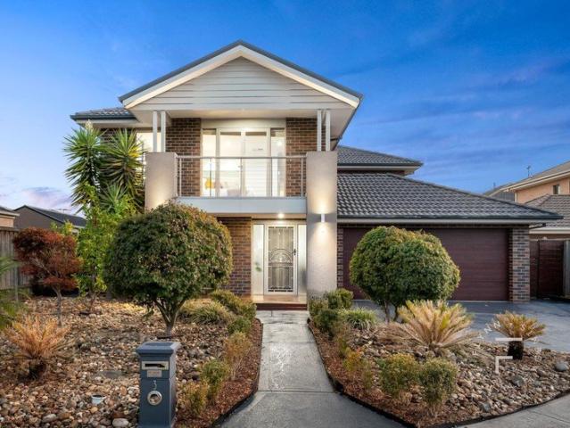 ELEGANT FAMILY LIVING WITH DESIGNER FINISHES IN A PREMIER COURT LOCATION