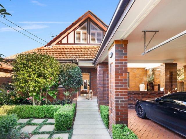 Elegant Family Living with Pool, Gardens & Character