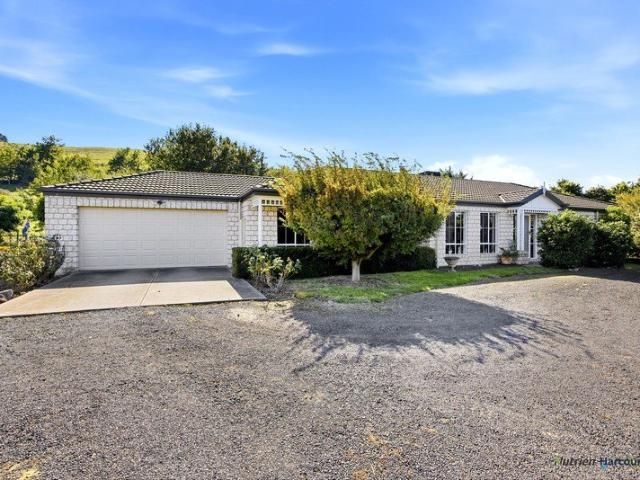 Elegant Family Living with room to move!