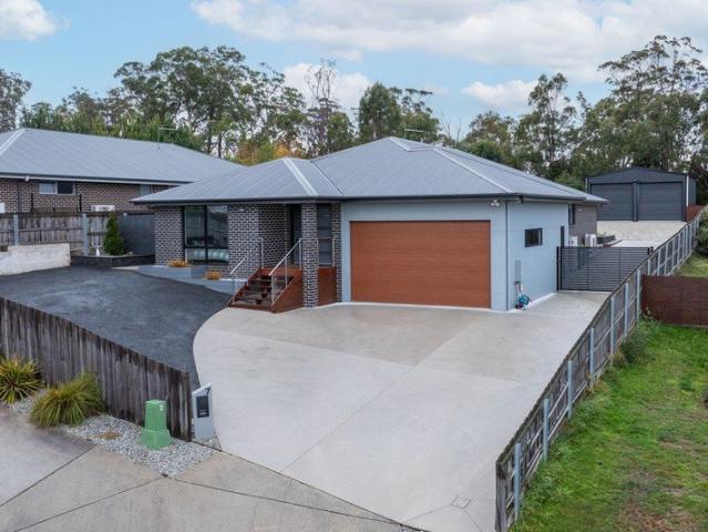 Elegant Family Retreat With Parking Space for All the Toys