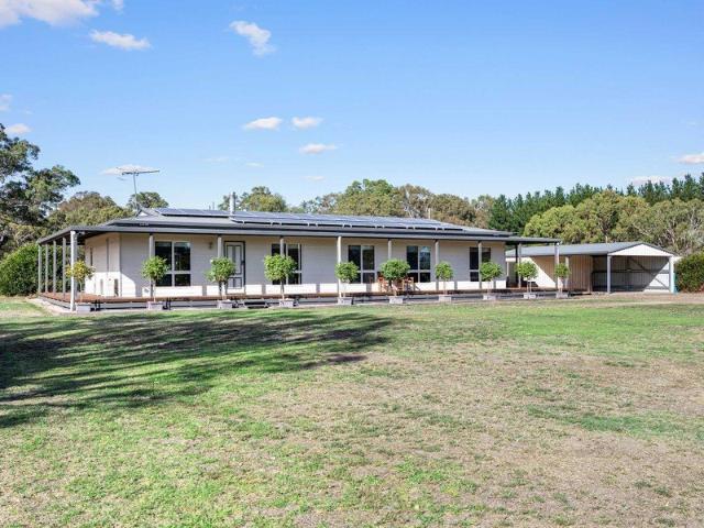 Elegant Farm Retreat in Stunning Red Gum Country