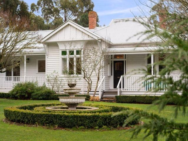 Elegant Federation Estate in Macedon Ranges on Beautiful 10 acres