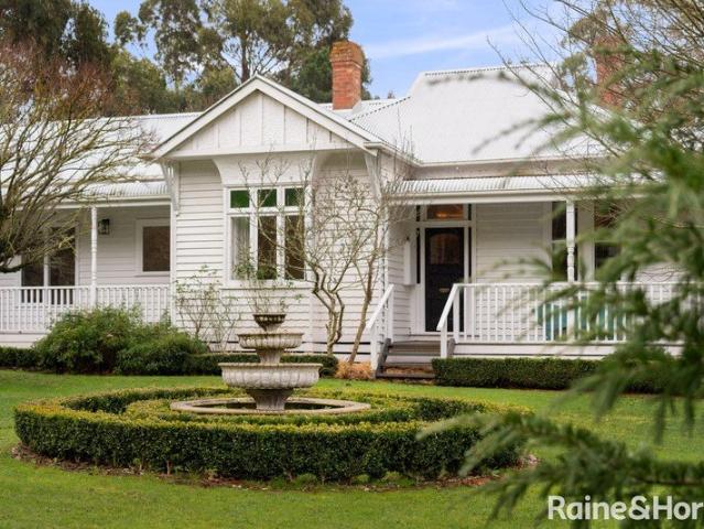 Elegant Federation Estate in Macedon Ranges on Beautiful 10 acres