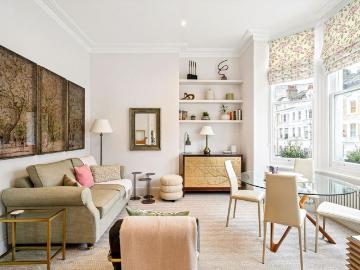 Elegant first floor apartment with superb natural light and a balcony, set within a handsome period building for short let in Chelsea SW10