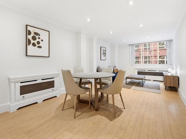 Elegant first‑floor apartment in a portered St James’s building, moments from royal parks and world class amenities