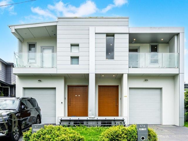 Elegant Five Bedroom Duplex Combining Sunlit Spaces, Modern Comfort, and Unbeatable Convenience