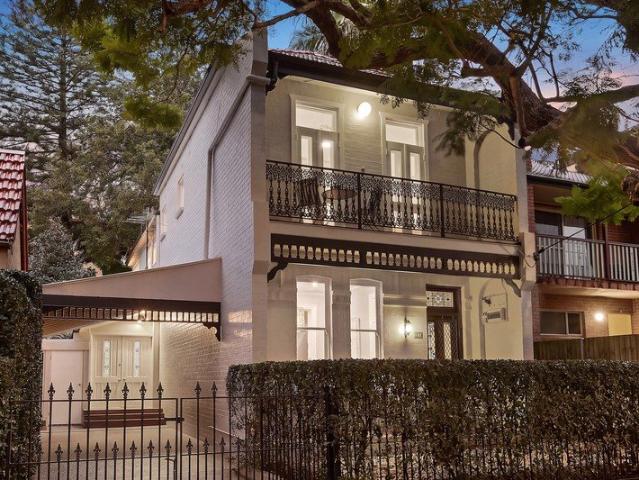Elegant freestanding terrace of sheer convenience