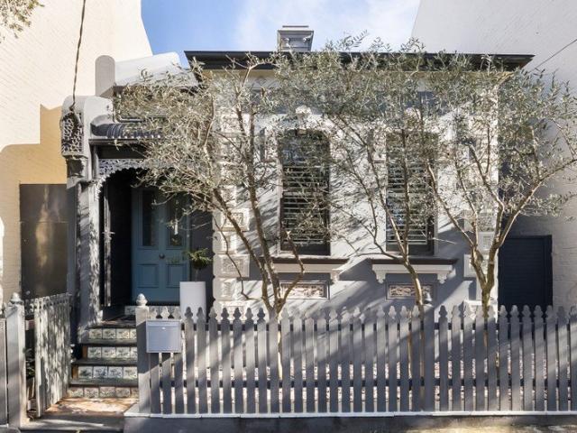 Elegant freestanding Victorian with garden haven