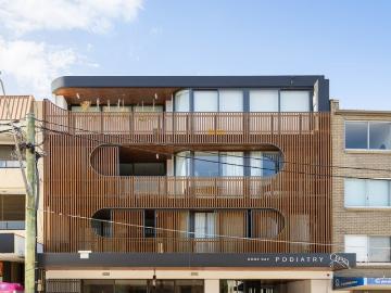 Elegant garden residence in boutique Rose Bay complex
