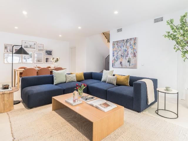 Elegant ground floor duplex with private terrace in Gràcia
