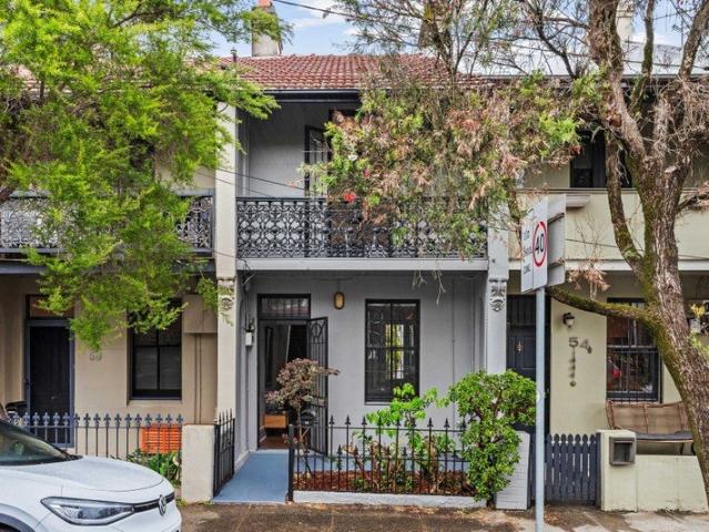 Elegant home of bespoke character in a quiet neighbourhood enclave