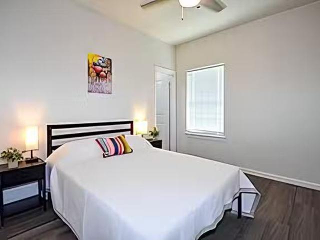Elegant Home with Private Bathrooms in Every Bedroom id. 4024