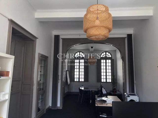 Elégant hôtel particulier en centre ville avec bureaux 550m² Libourne