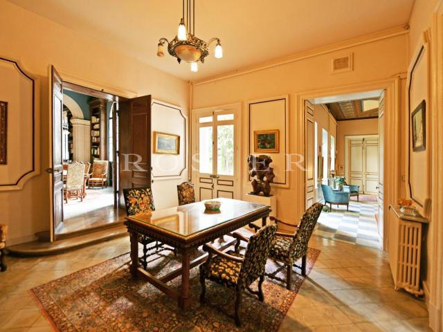 Elégant hôtel particulier Renaissance à rénover au centre de. 771m² L'Isle sur la Sorgue