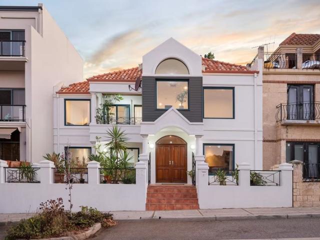 Elegant Inner City Living Opposite the Swan River