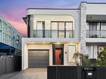 Elegant Interiors, Expansive Living & A Self Contained Studio