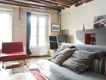 Elegant Luxury Apartment on Rue Saint Honoré, between the Louvre and Place Vendôme