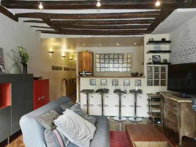 Elegant Luxury Apartment on Rue Saint Honoré, between the Louvre and Place Vendôme