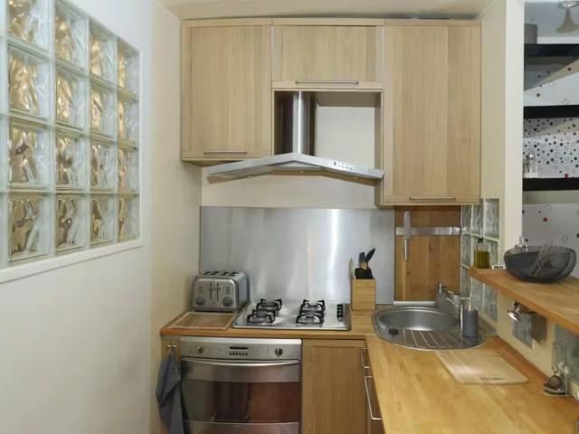 Elegant Luxury Apartment on Rue Saint Honoré, between the Louvre and Place Vendôme, Paris Amsterdam Apartments for Rent