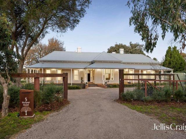 Elegant lifestyle acreage with panoramic countryside views