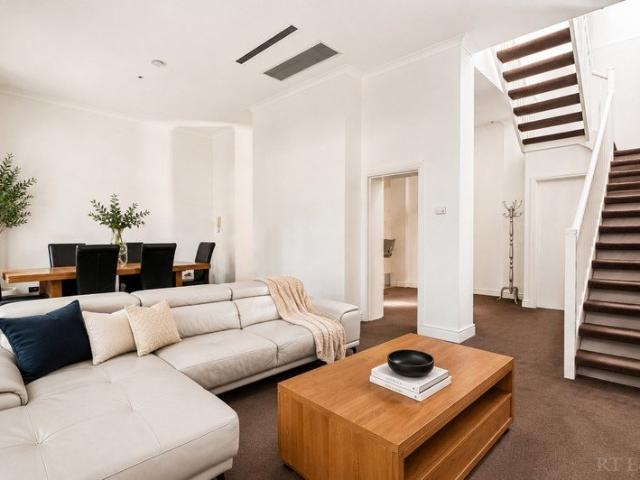 Elegant Living in a Magnificent Parkland Estate
