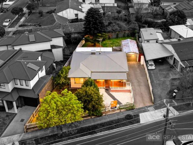 Elegant Living in a family home!