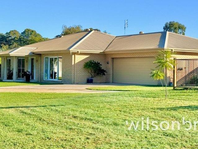 Elegant Living in a Peaceful Cul de Sac Setting