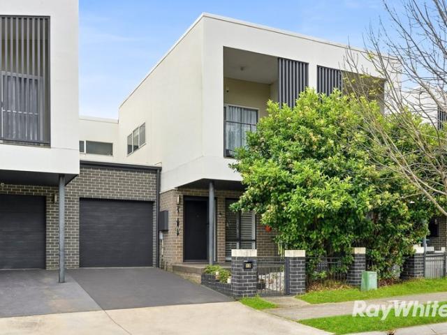 Elegant Living in a Prime Penrith Position only 500m away from Penrith Station
