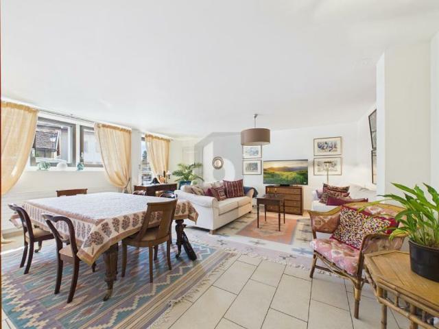 ÉLÉGANT LOGEMENT MEUBLÉ AU CHARME CONTEMPORAIN