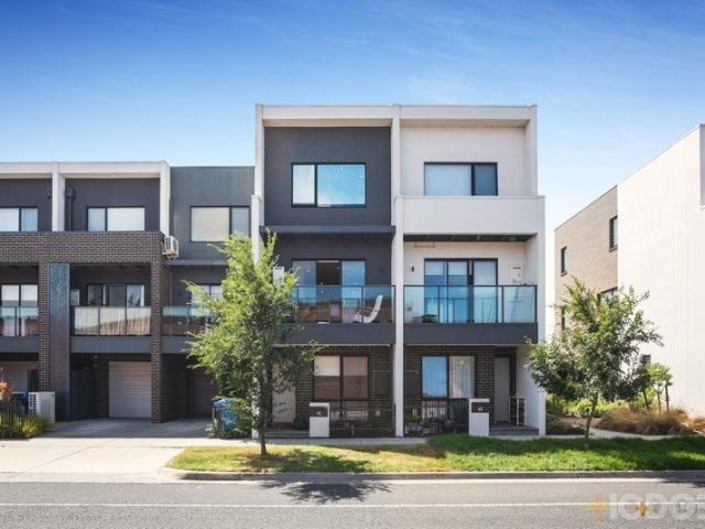 Elegant, Low Maintenance Parkside Living with No Body Corporate