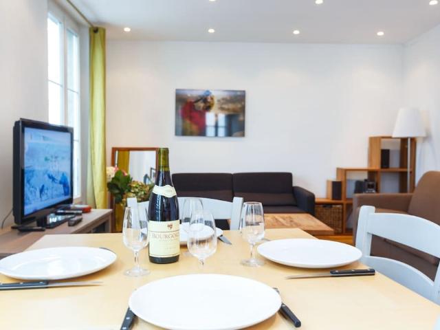 Elegant Parisian Apartment Near the Eiffel Tower, Paris Amsterdam Apartments for Rent