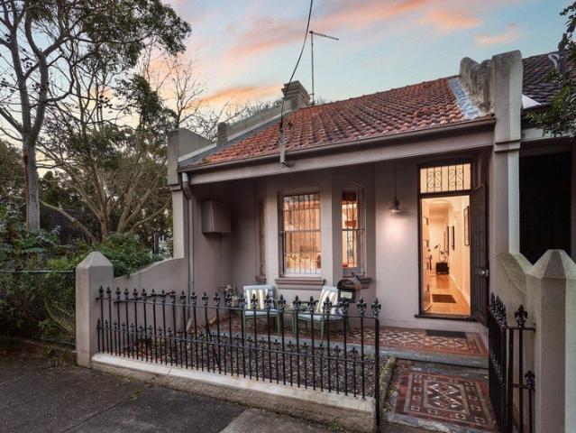 Elegant parkside haven with potential for off street parking
