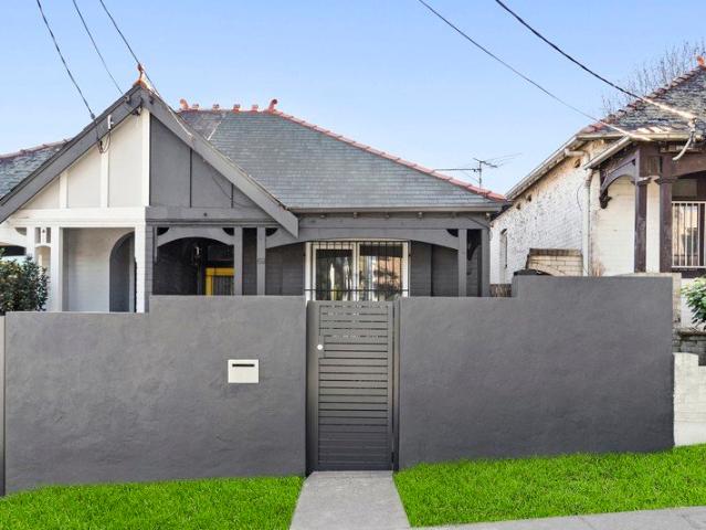 Elegant Parkside Sanctuary with Timeless Charm in a Premier Bondi Junction Address