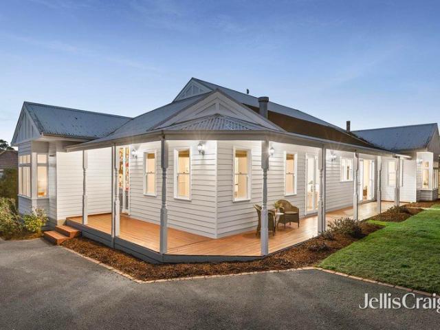 Elegant period residence with contemporary renovations on 1,154sqm