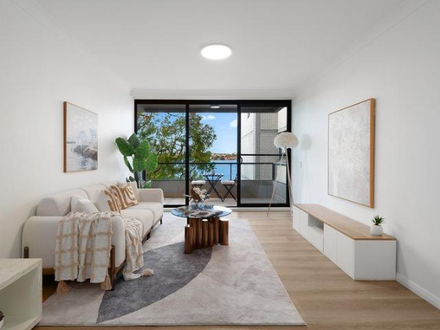 Elegant, Private and Peaceful Apartment with Water & Leafy Outlooks