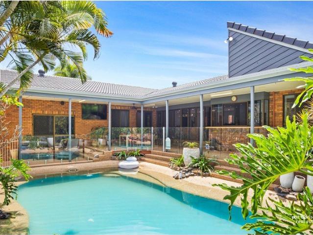 Elegant Private Premium 5 Bedroom Property in Frenchville.