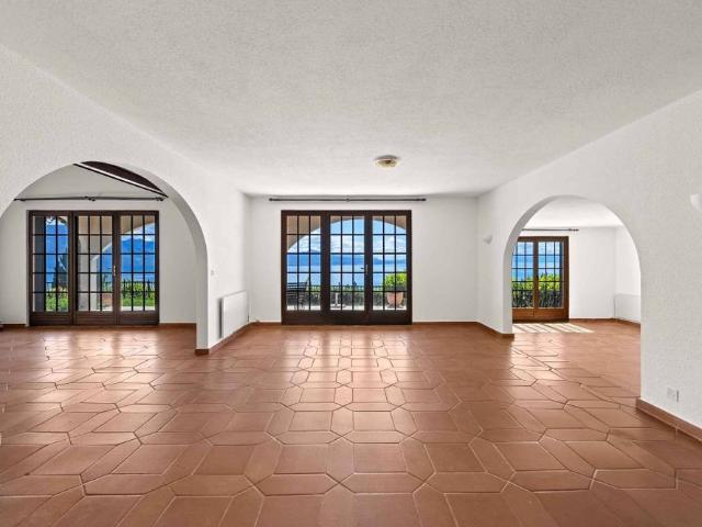 Elegant Provençal villa with pool and panoramic view of Lake Geneva and the Alps