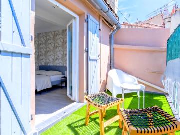 ✨ Elegant renovated 3 bedroom apartment, 79 m² — Terrace and balcony — City center of Marseille, Marseille Amsterdam Apartments for Rent