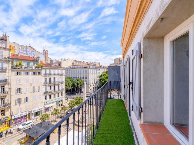 ✨ Elegant renovated 3 bedroom apartment, 79 m² — Terrace and balcony — City center of Marseille, Marseille Amsterdam Apartments for Rent