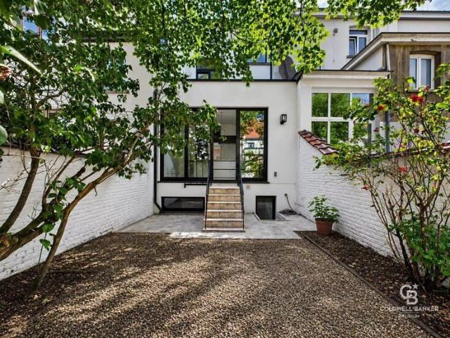 Elegant Renovated Townhouse with Garden – Saint Gilles