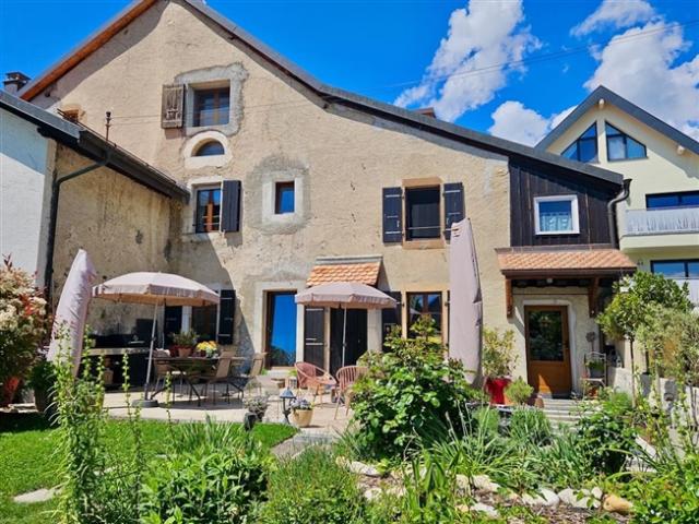 Elegant renoviertes Dorfhaus – Garten, Terrasse und Charakter