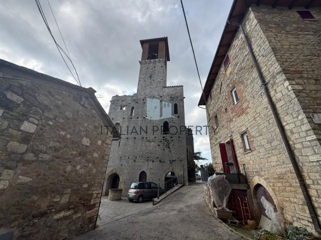 Elegant Residence in the Village of Agello 115m² Agello