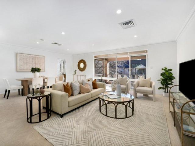 Elegant residence in prestigious Upper North Shore community